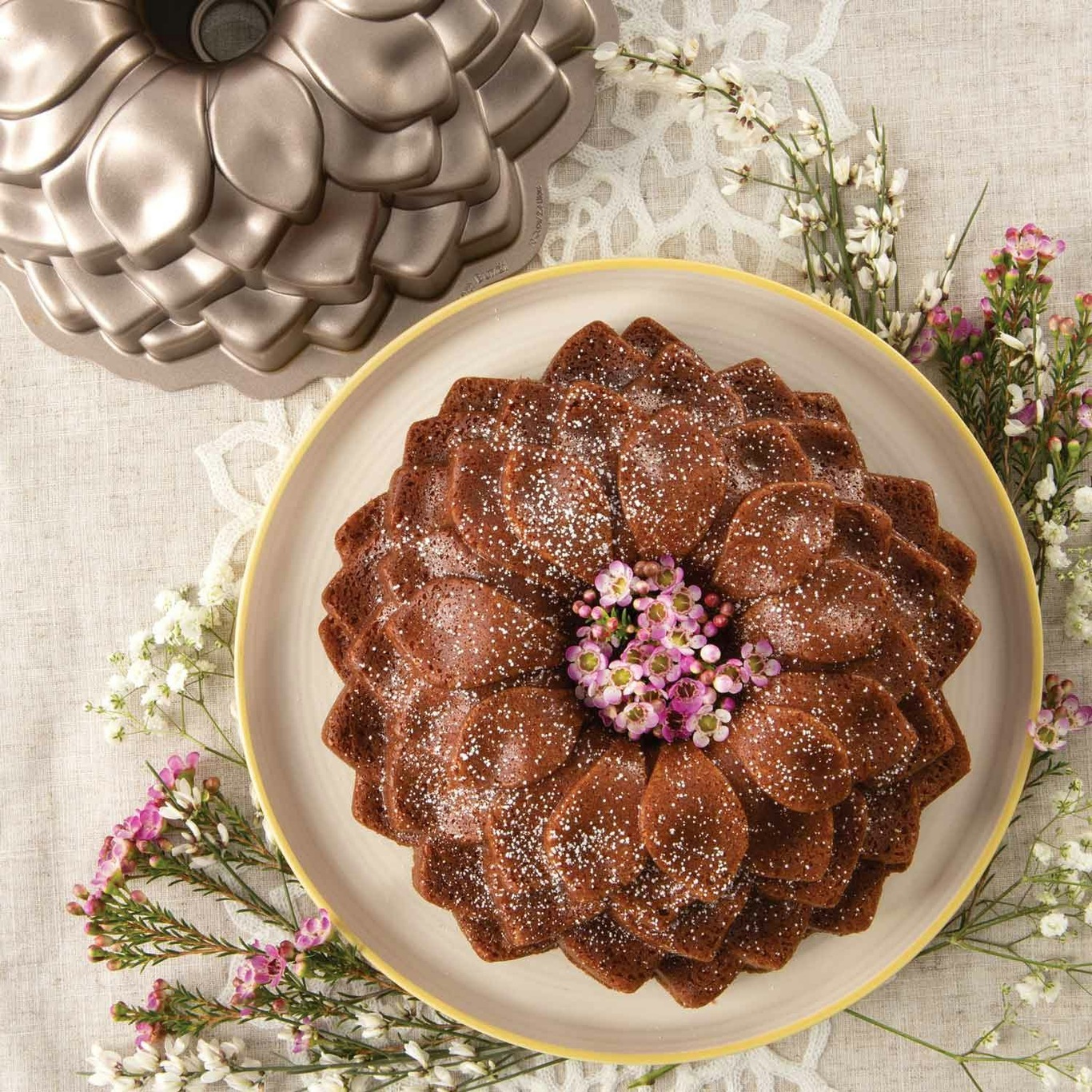 Blossom Baking Tin - Nordic Ware @ RoyalDesign