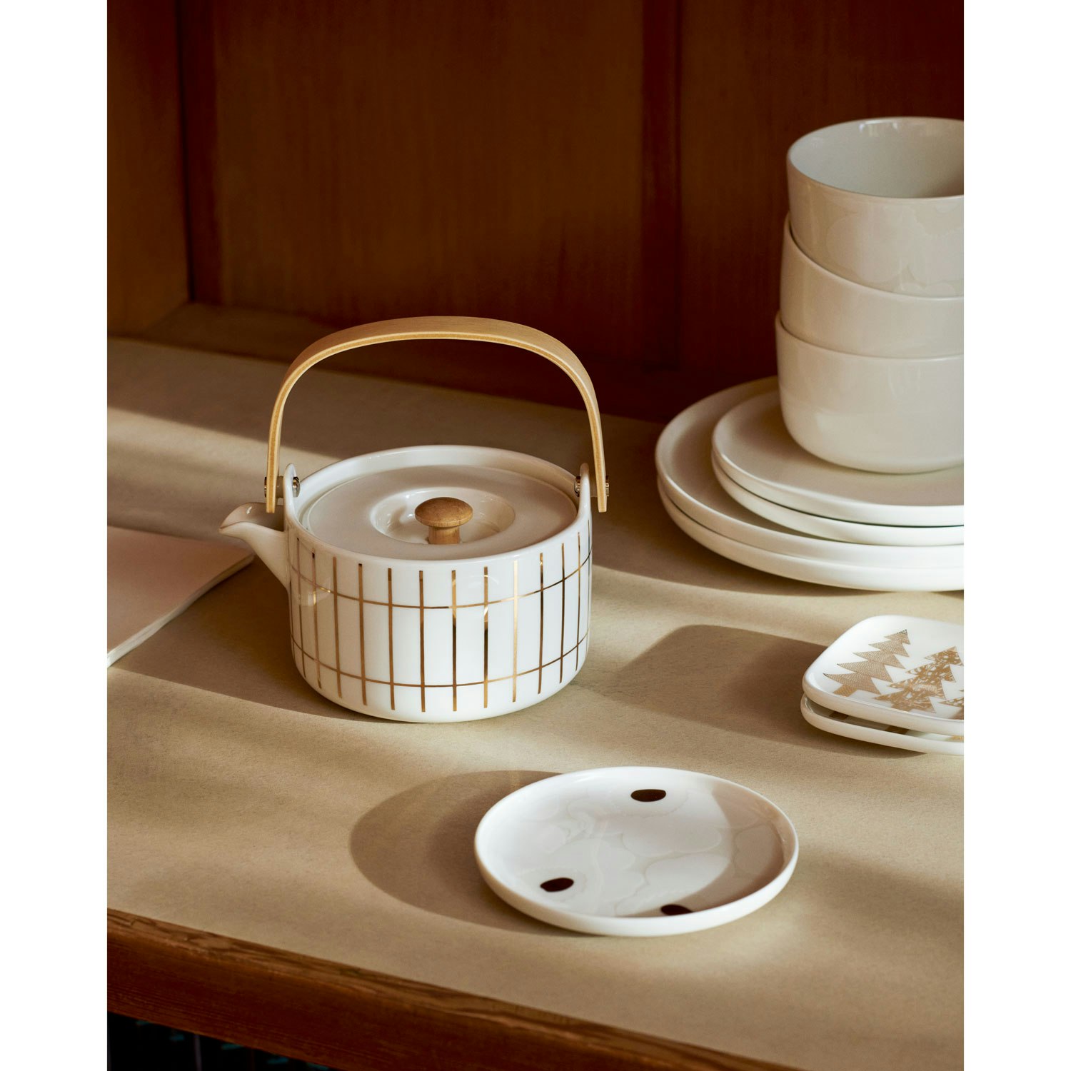 Tiiliskivi Teapot 7 dl, / White Gold   Marimekko @ RoyalDesign