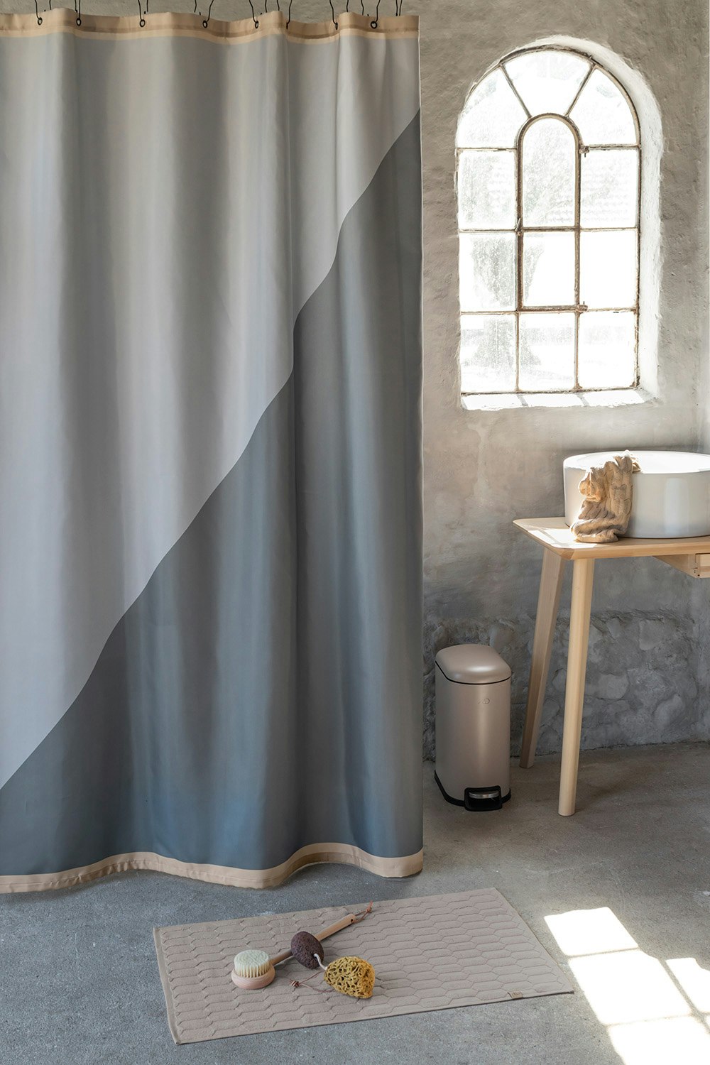 Duet Shower Curtain Light Grey, 150x200 cm - Mette Ditmer