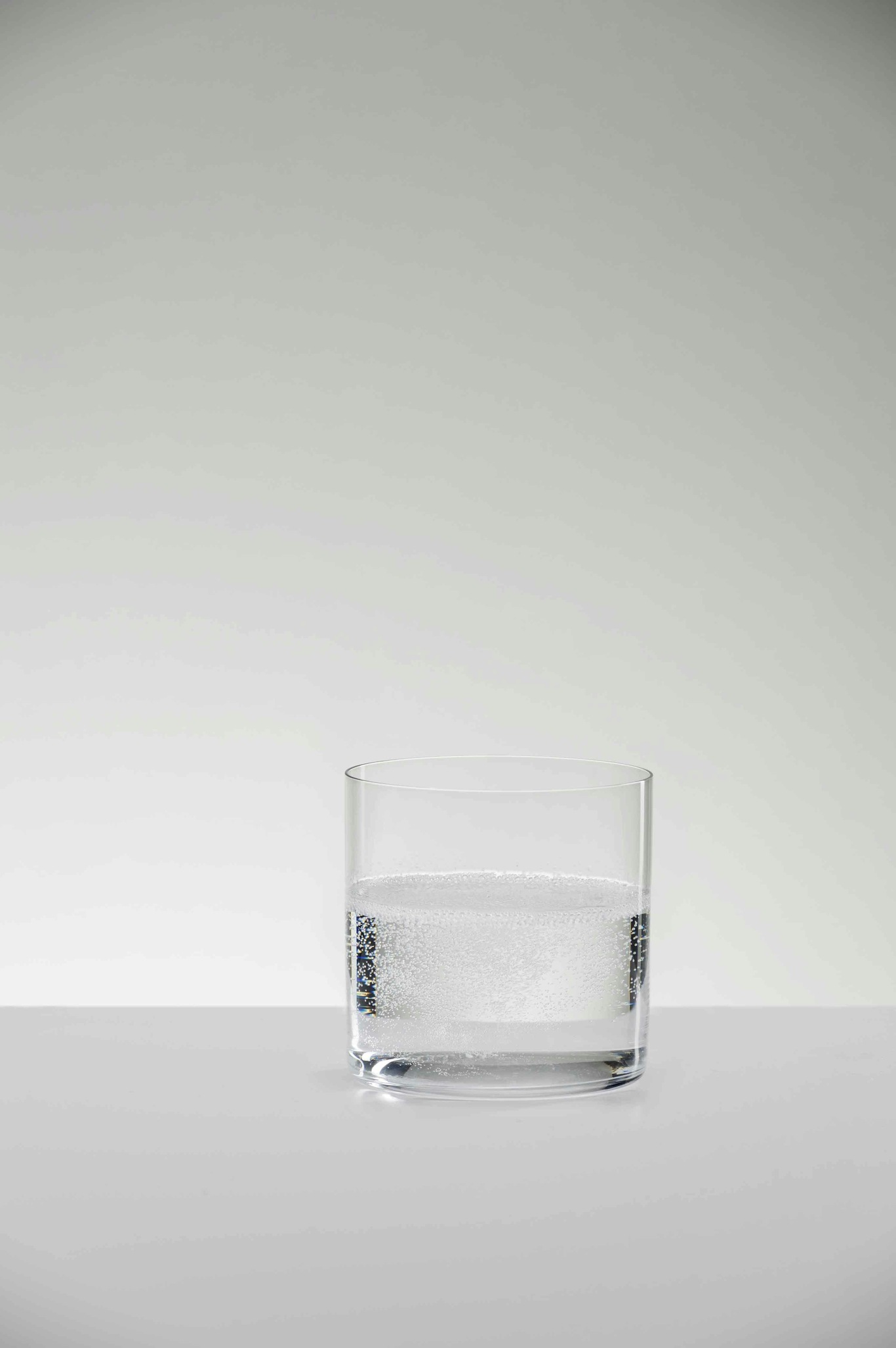 https://royaldesign.com/image/11/riedel-h2o-water-glass-set-of-2-2?w=800&quality=80