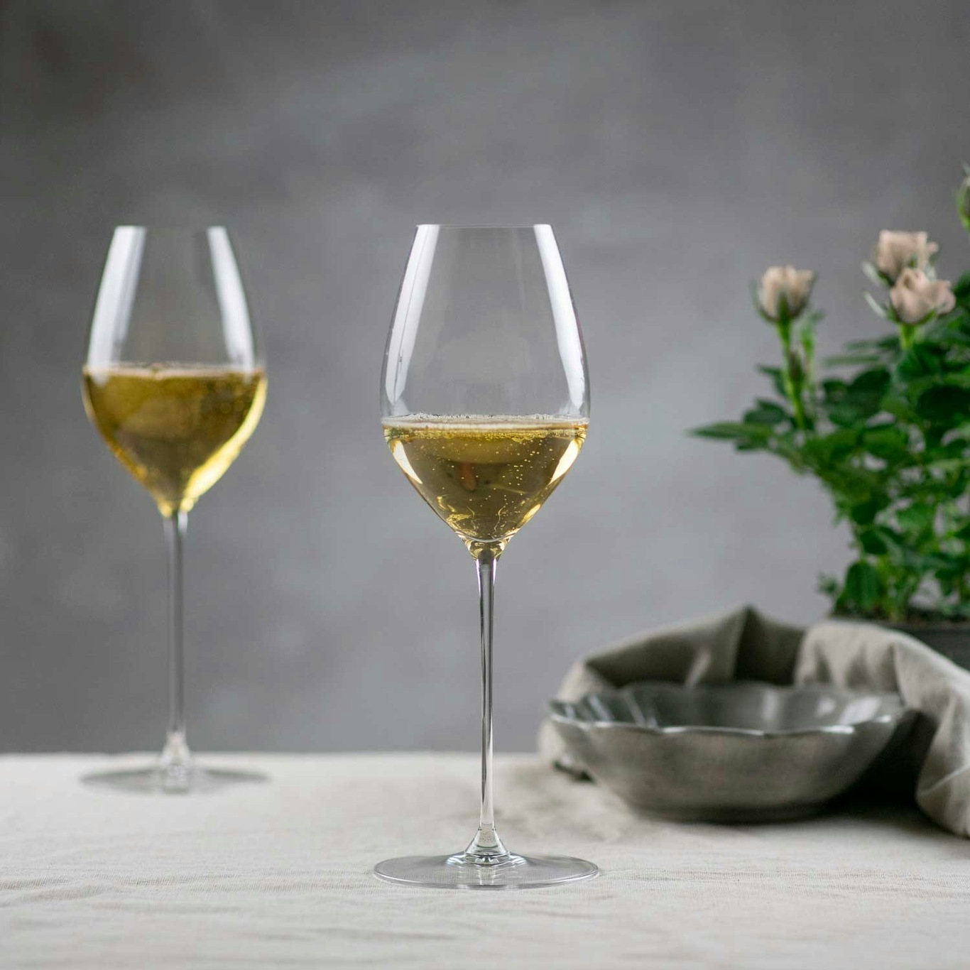 https://royaldesign.com/image/11/riedel-superleggero-champagne-glass-46-cl-0?w=800&quality=80