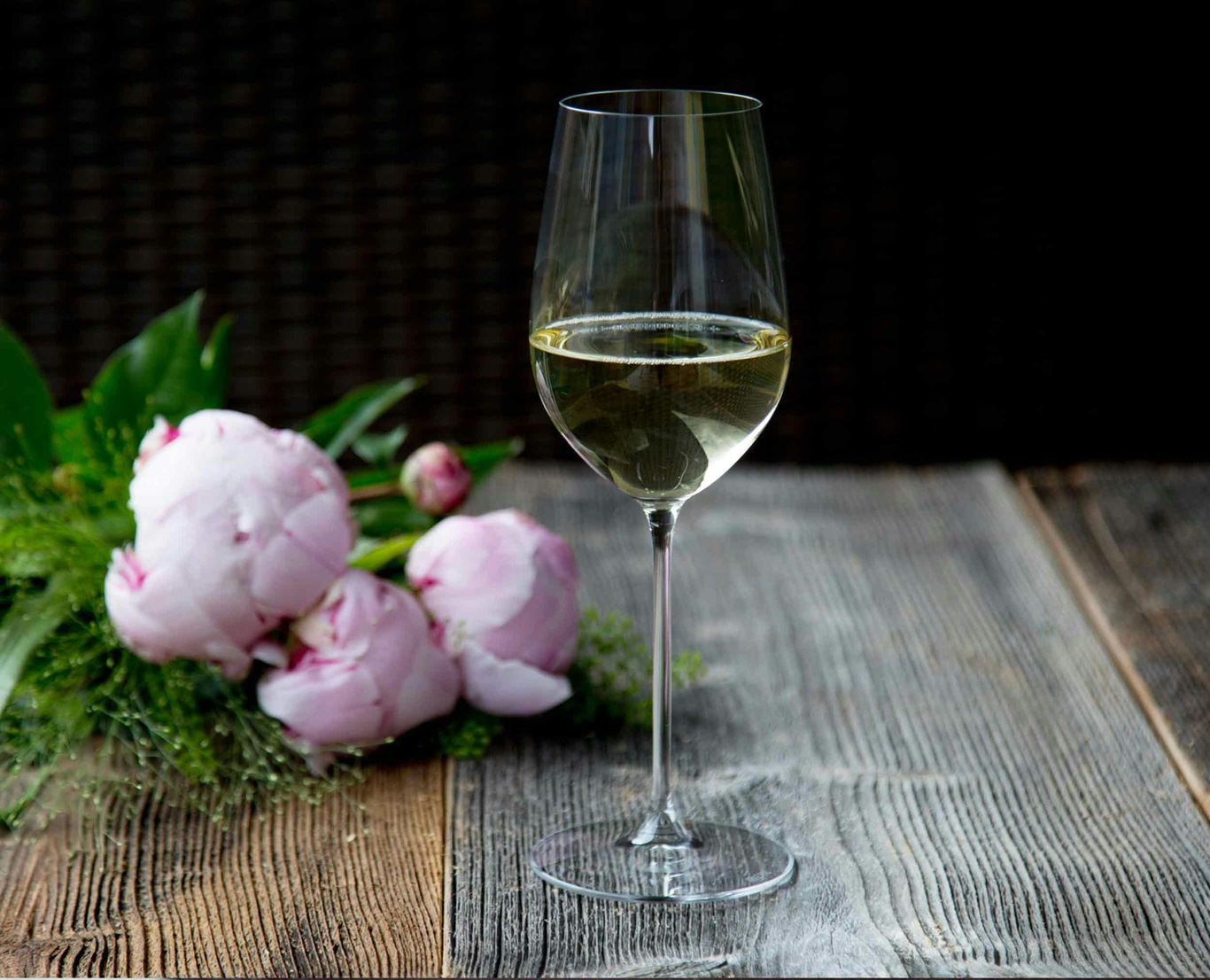 https://royaldesign.com/image/11/riedel-veritas-wine-glass-riesling-chianti-zinfandel-2-pcs-1?w=800&quality=80