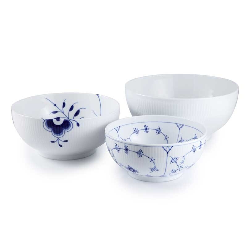 https://royaldesign.com/image/11/royal-copenhagen-bowls-3-pcs-110-cl-180-cl-310-cl-0
