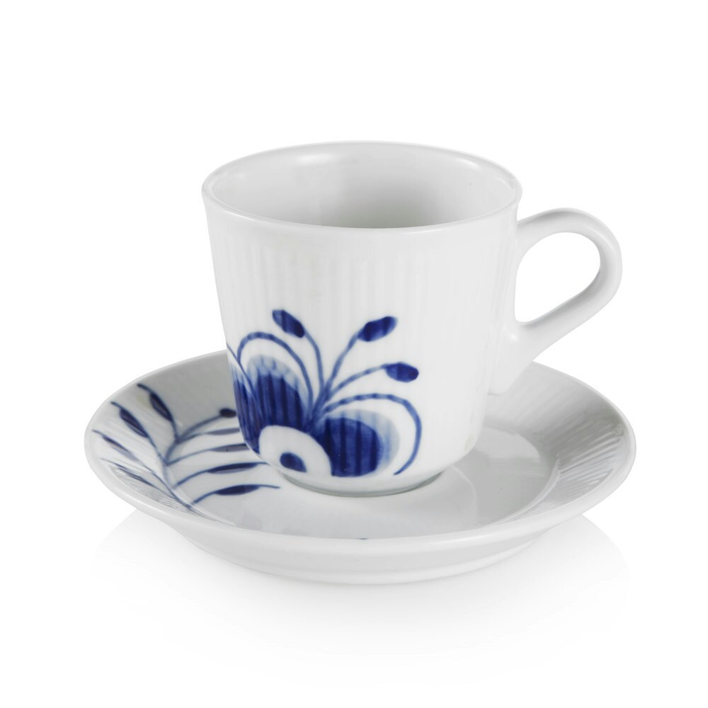 https://royaldesign.com/image/11/royal-copenhagen-fluted-mega-espresso-cup-w-saucer-0