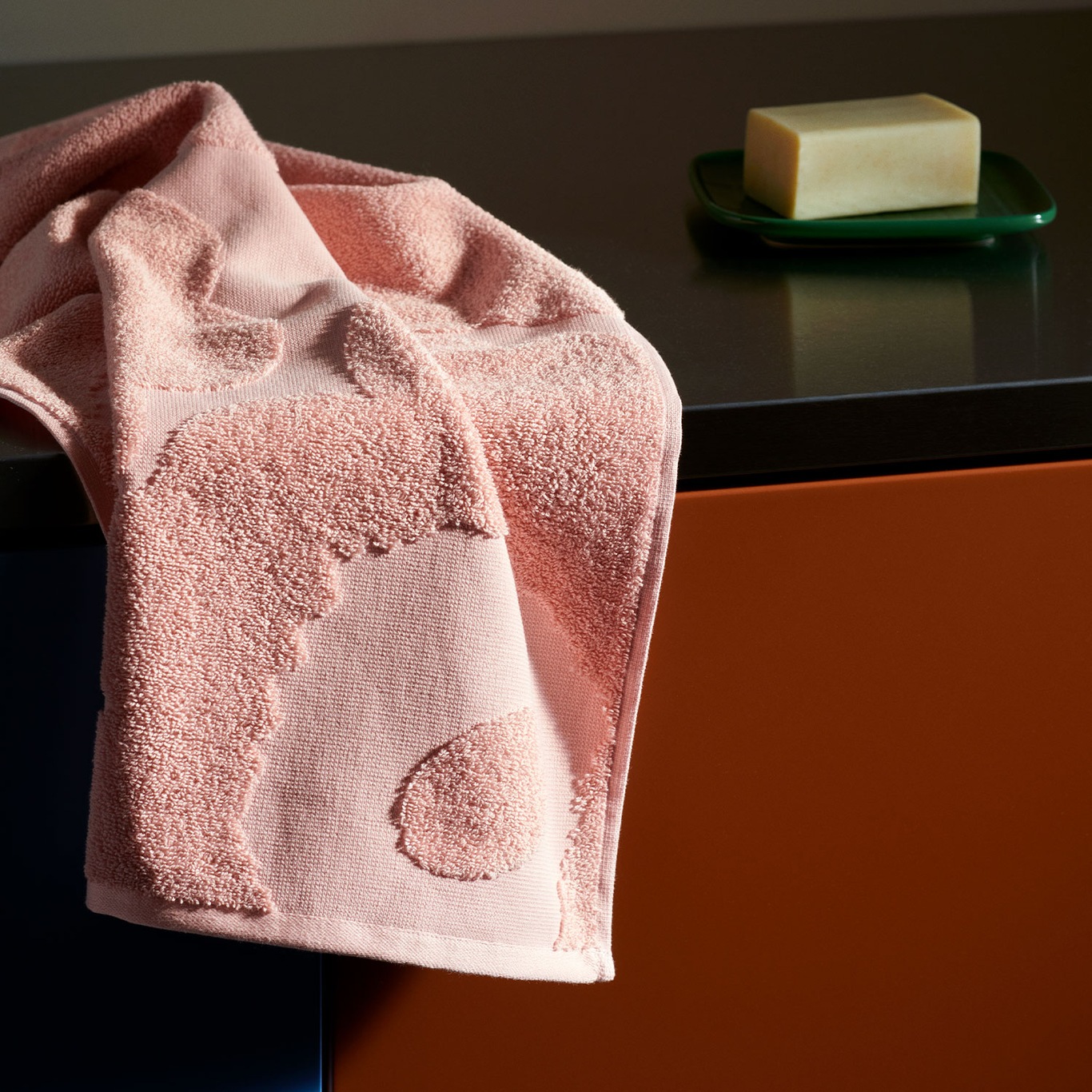 Unikko Towel Badhanddoek 70x150 cm, Roze
