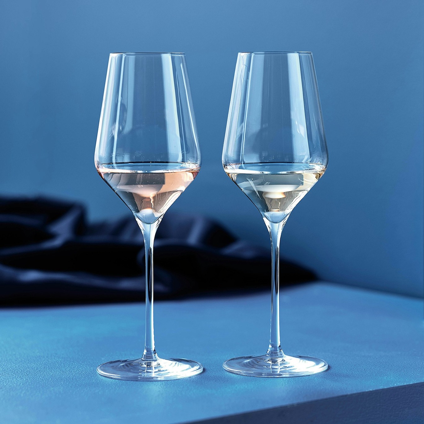 https://royaldesign.com/image/2/aida-connoisseur-extravagant-white-wine-glass-645-cl-4-pack-1?w=800&quality=80