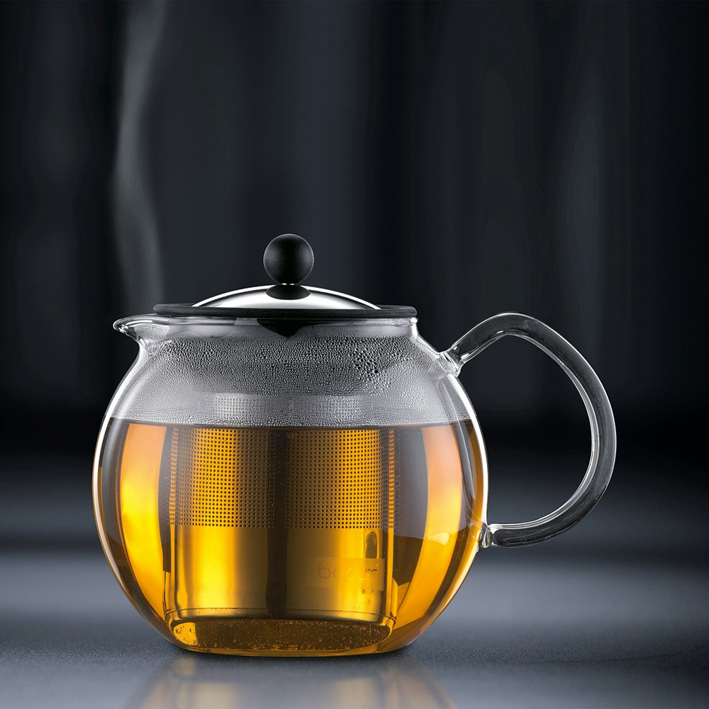 https://royaldesign.com/image/2/bodum-assam-teapot-with-steel-filter-4