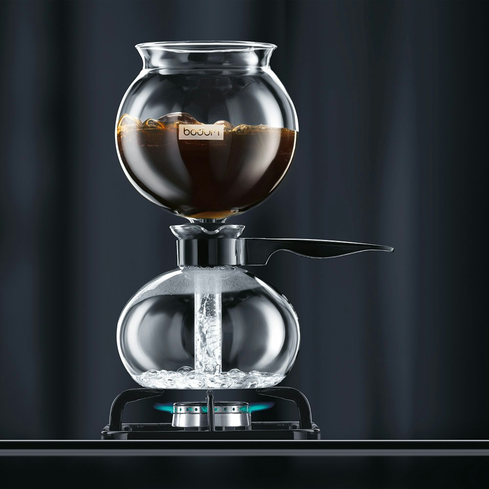 https://royaldesign.com/image/2/bodum-pebo-vacuum-coffee-maker-8-cups-black-4