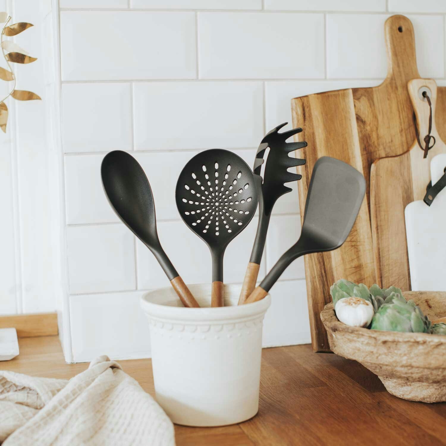 https://royaldesign.com/image/2/dorre-korra-kitchen-utensils-4-pieces-0