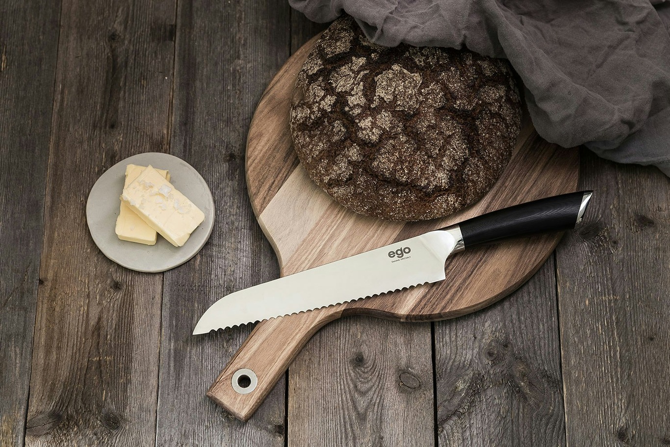 Kuro Bread Knife 25 cm - Satake @ RoyalDesign