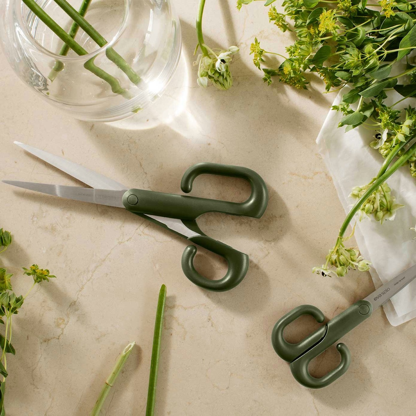 https://royaldesign.com/image/2/eva-solo-green-tools-scissor-16-cm-0?w=800&quality=80