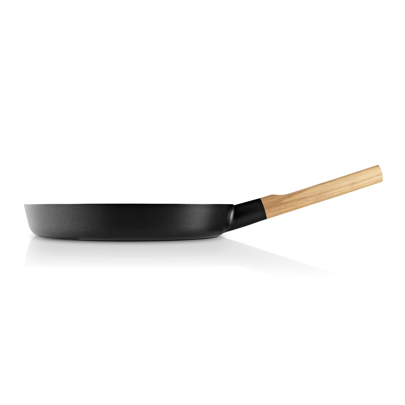 https://royaldesign.com/image/2/eva-solo-nordic-kitchen-grill-frying-pan-0?w=800&quality=80