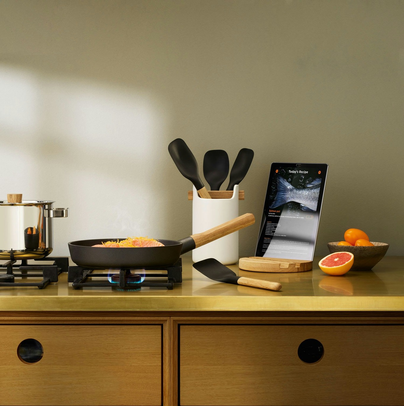 https://royaldesign.com/image/2/eva-solo-nordic-kitchen-stirrer-2?w=800&quality=80