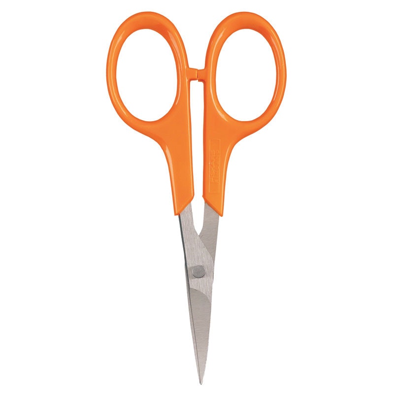 https://royaldesign.com/image/2/fiskars-classic-nail-scissor-bent-orange-0?w=800&quality=80