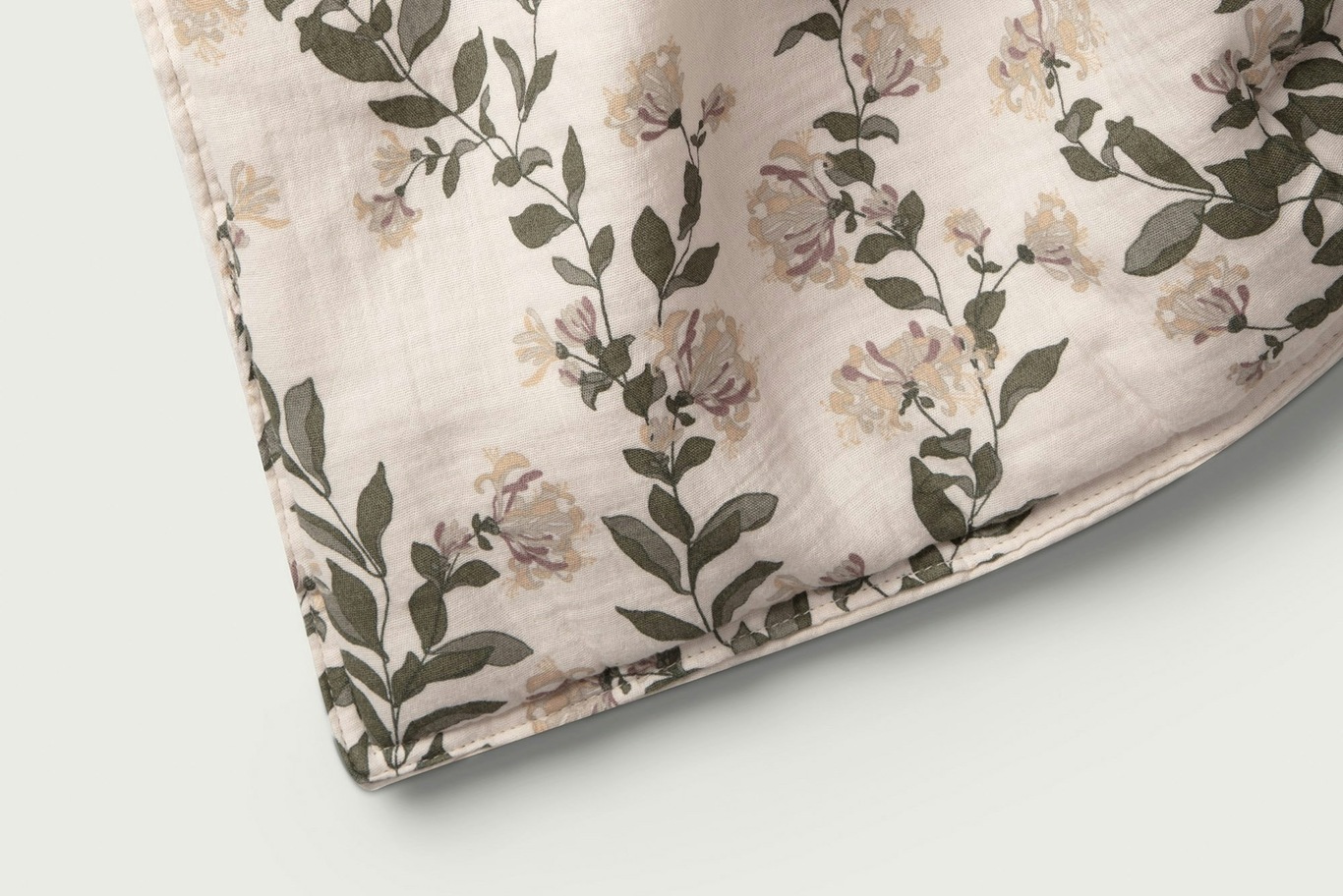 https://royaldesign.com/image/2/garbo-friends-honeysuckle-muslin-bed-set-0?w=800&quality=80