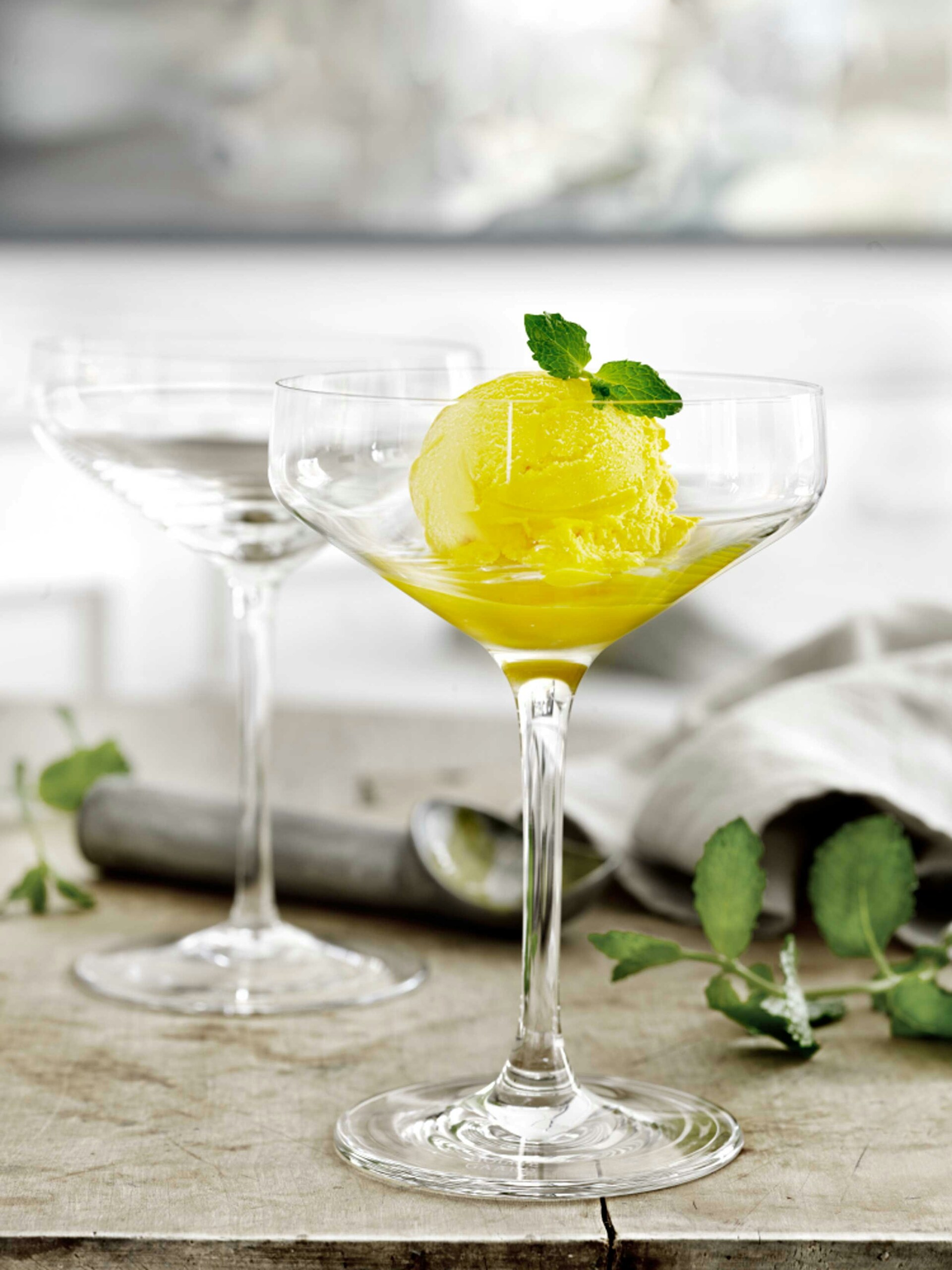 https://royaldesign.com/image/2/holmegaard-perfection-cocktail-glass-set-of-6-4