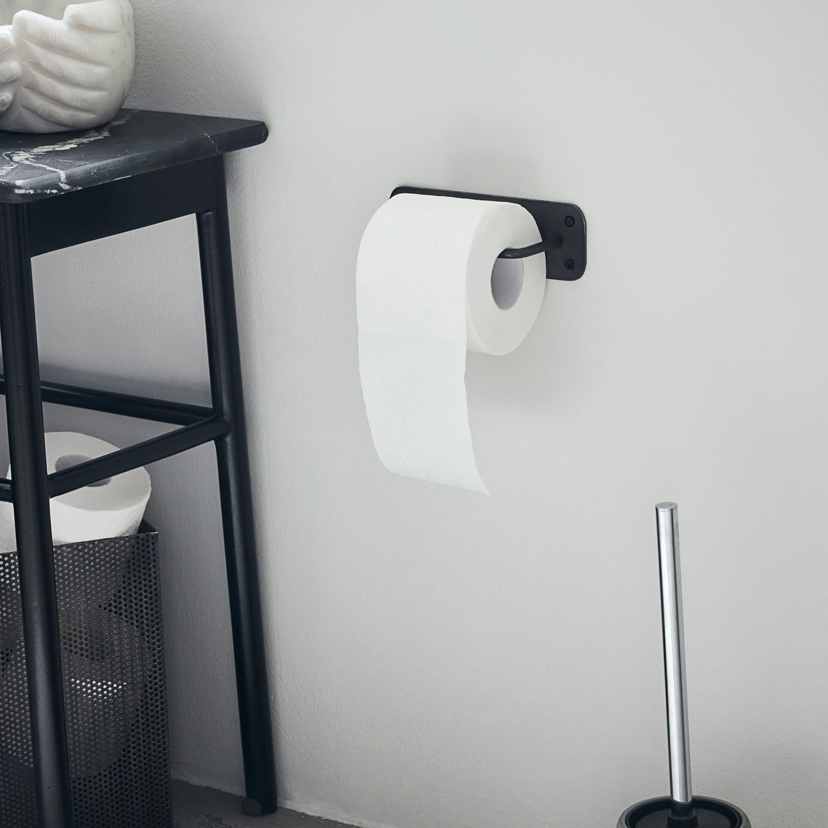 https://royaldesign.com/image/2/house-doctor-pati-toilet-roll-holder-6x18-cm-black-antique-2