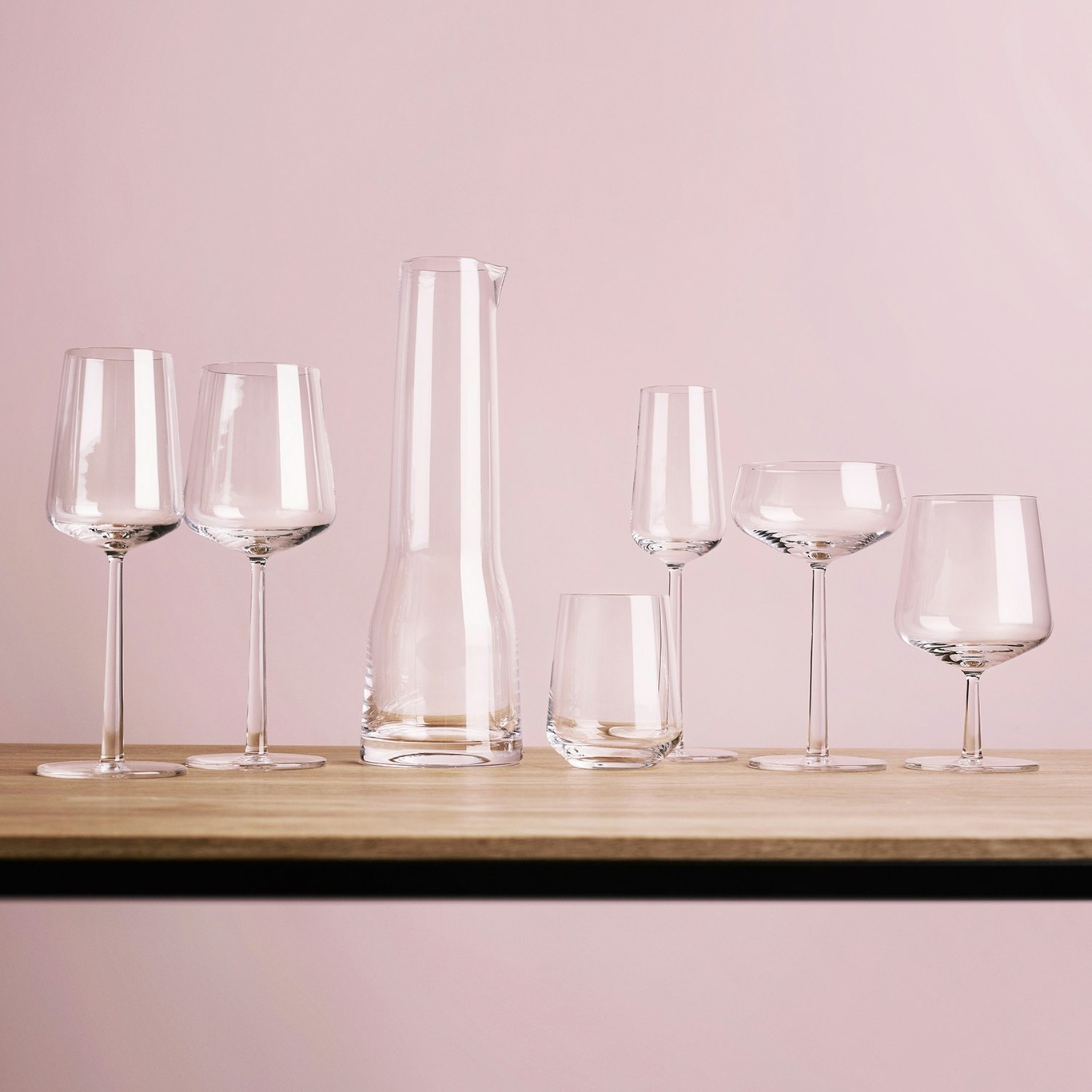 https://royaldesign.com/image/2/iittala-essence-champagne-glass-21-cl-4-pcs-4?w=800&quality=80
