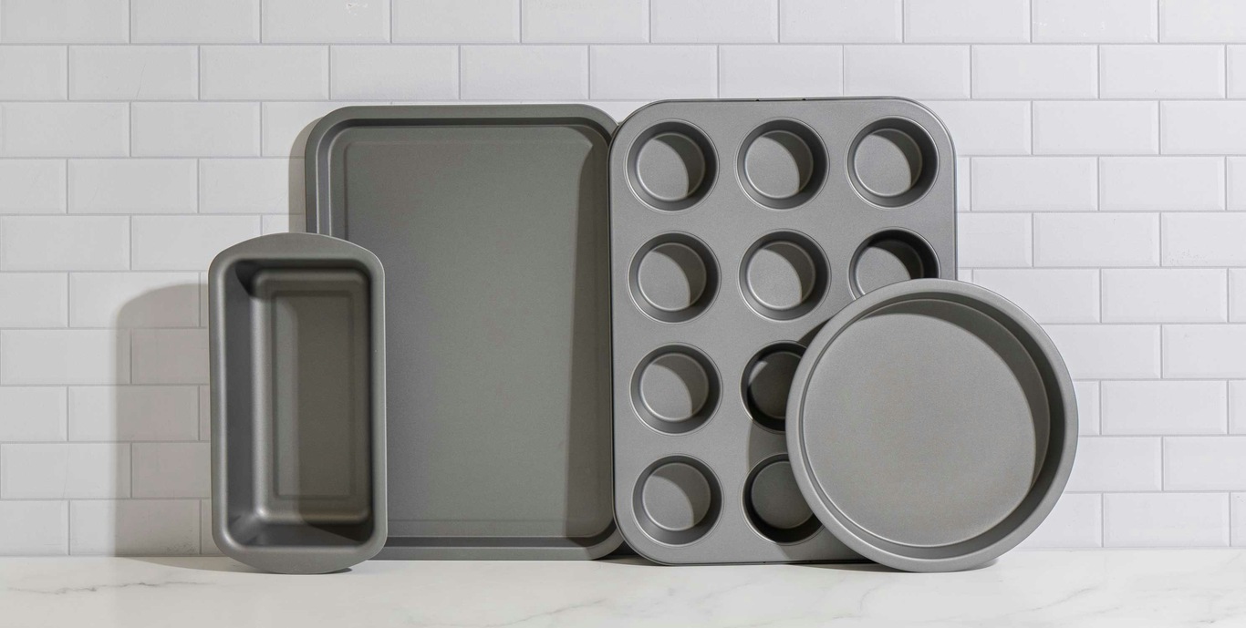 https://royaldesign.com/image/2/kitchen-craft-four-piece-bakeware-set-gift-boxed-1?w=800&quality=80