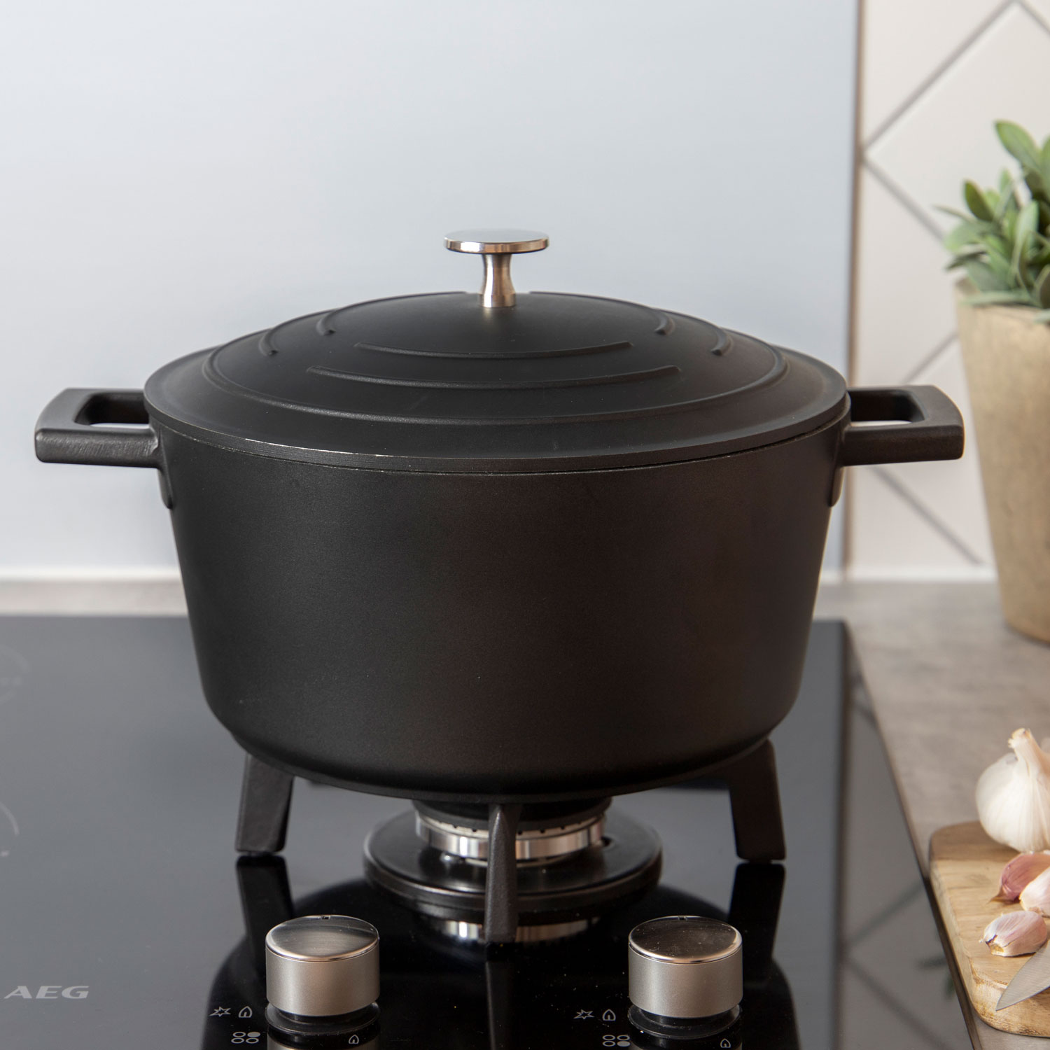 https://royaldesign.com/image/2/kitchen-craft-masterclass-casserole-black-9