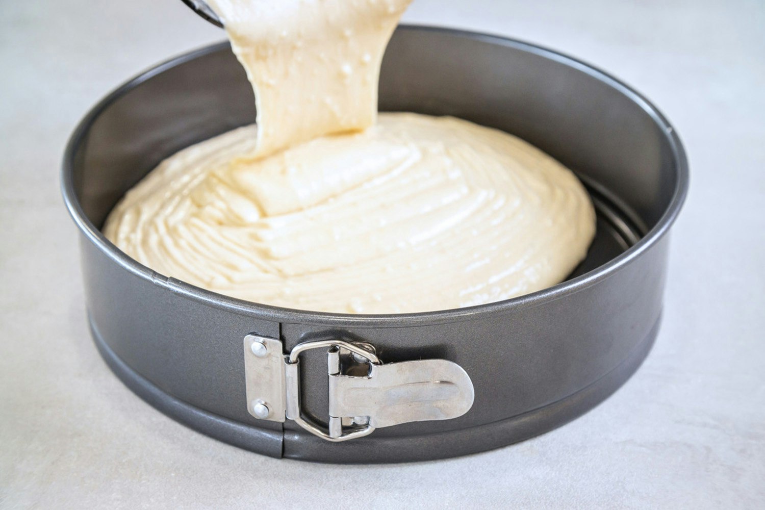 Masterclass Non-Stick 30cm Loose Base Spring Form Cake Pan