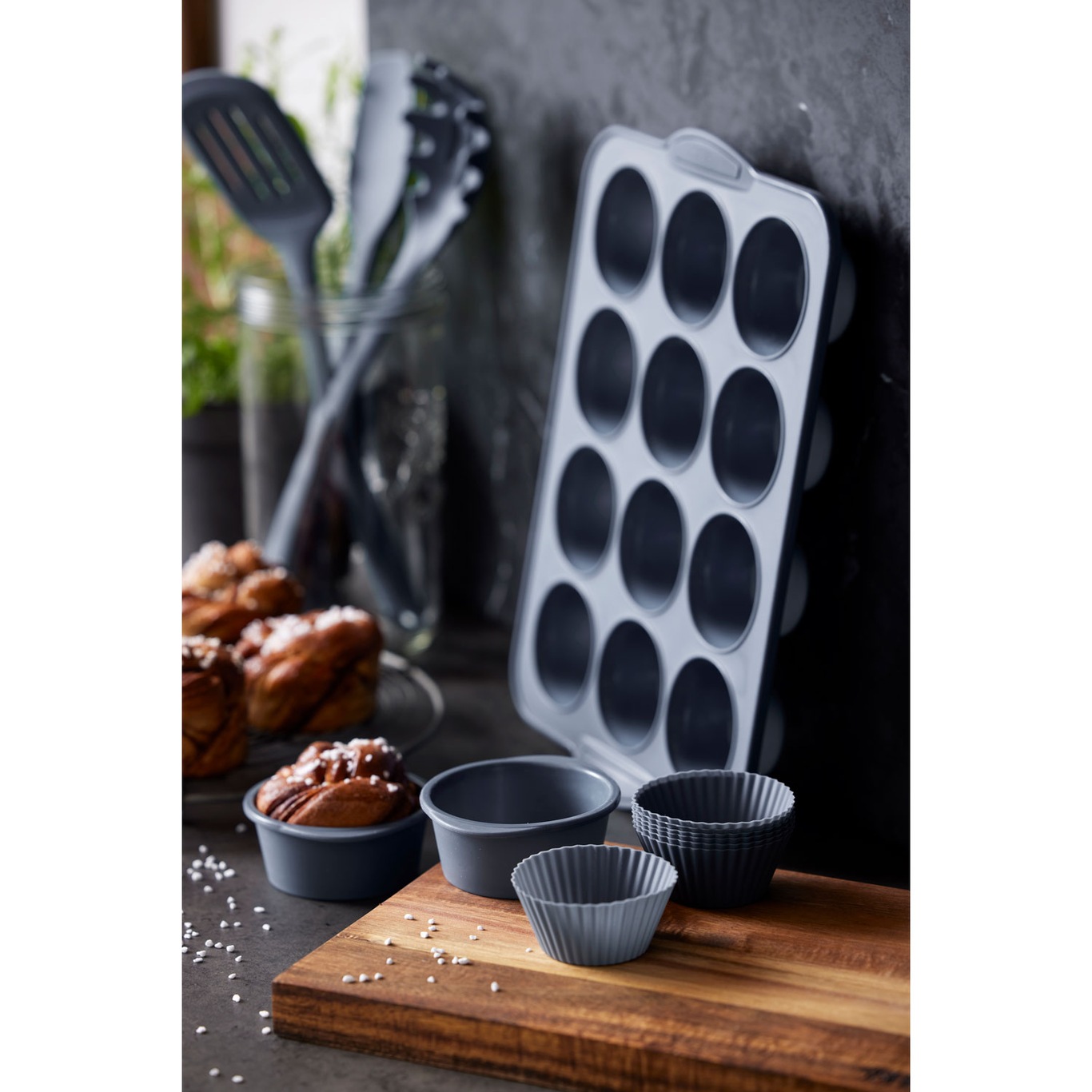 Kitchenware by Tareq Taylor Pecan Muffin Tin 33x24 cm - Muffin & Cupcake Tins Silicone Indigo - 26608