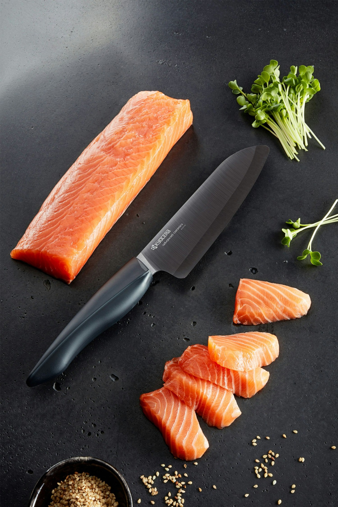https://royaldesign.com/image/2/kyocera-shin-chef-knife-santoku-knife-16-cm-black-1?w=800&quality=80