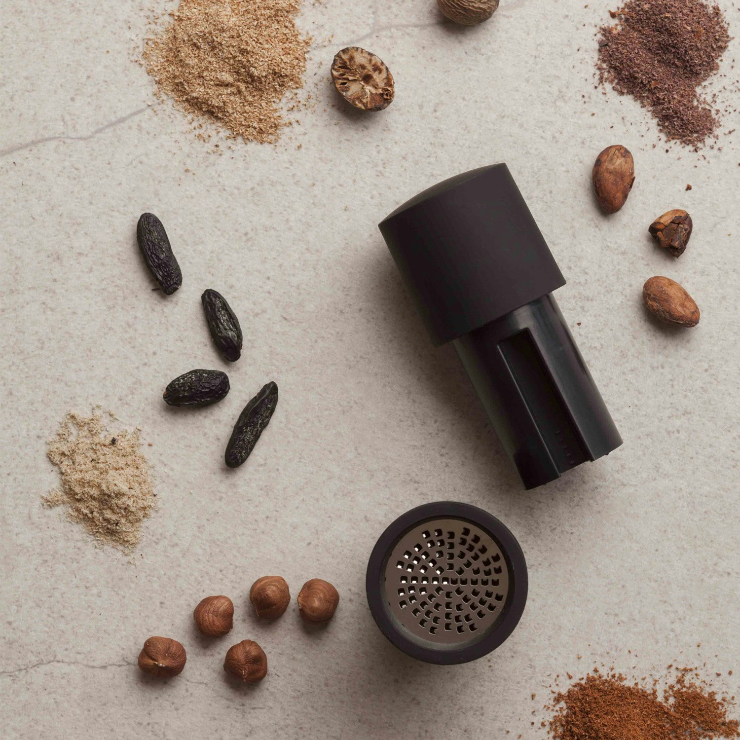 https://royaldesign.com/image/2/microplane-spice-mill-for-nutmeg-and-cinnamon-black-2