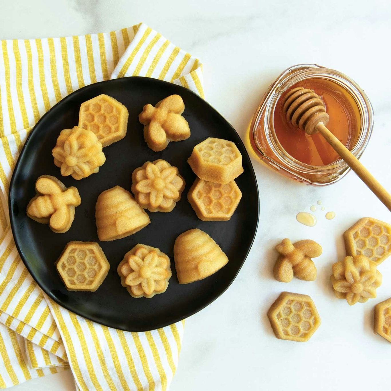 Nordic Ware Bundt Cake Keeper - Baking Bites