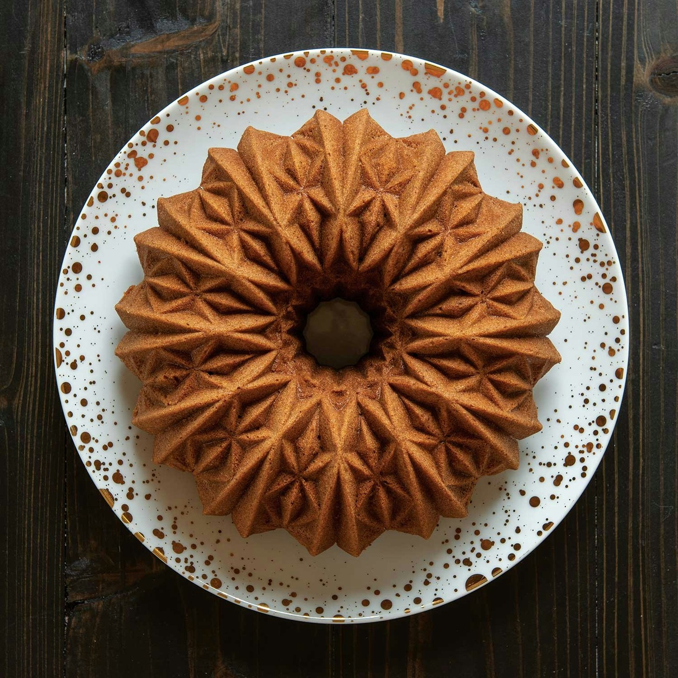 Nordic Ware Seasonal Holiday Wreath Bundt Cake Pan & Reviews