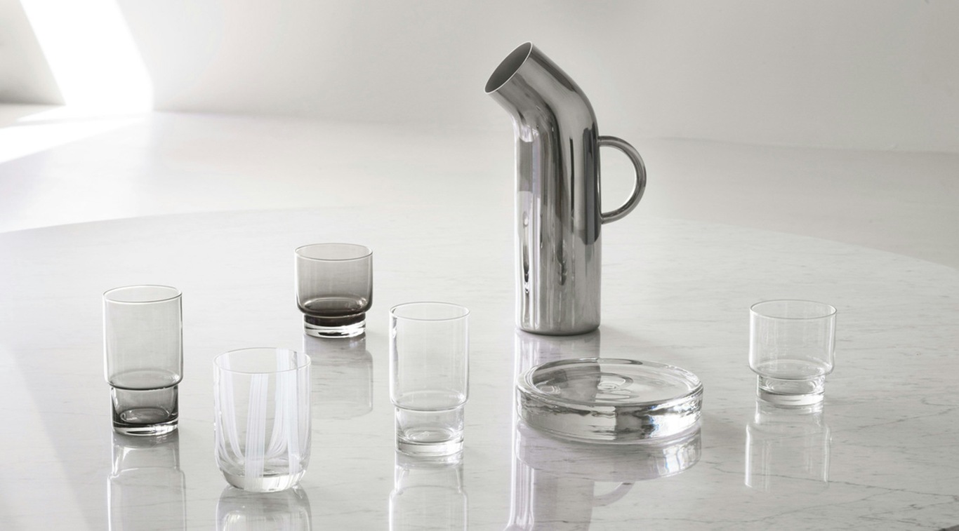 https://royaldesign.com/image/2/normann-copenhagen-pipe-pitcher-water-carafe-1?w=800&quality=80