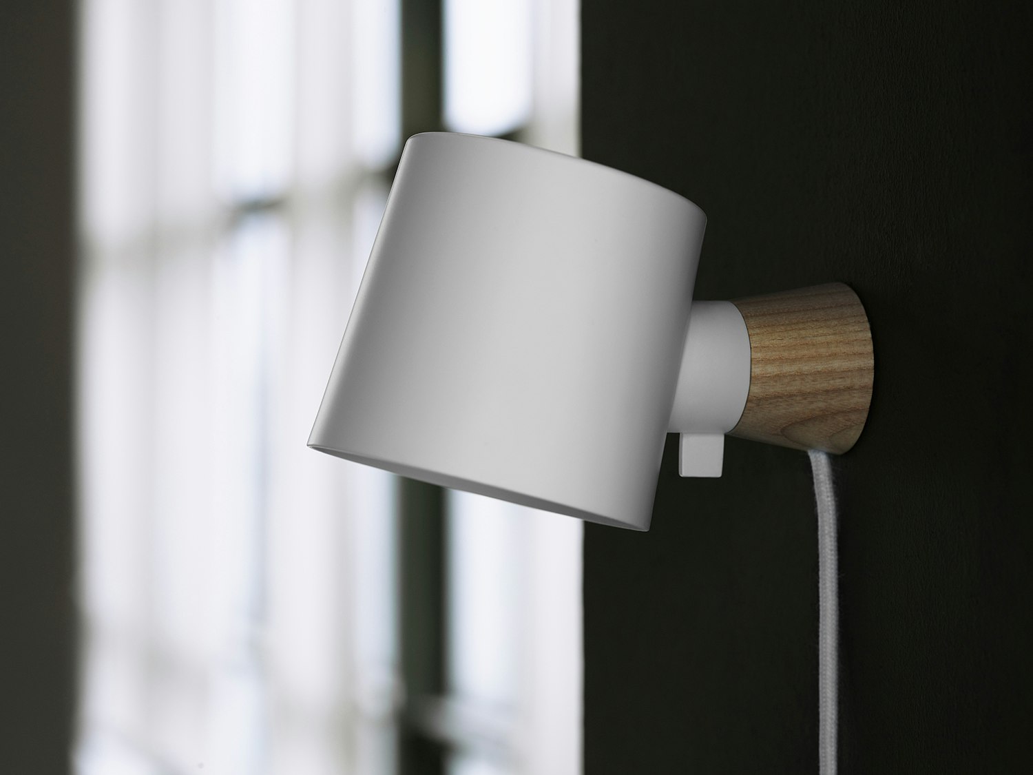 Onderzoek vinger thema Rise Wall Lamp, White - Normann Copenhagen @ RoyalDesign