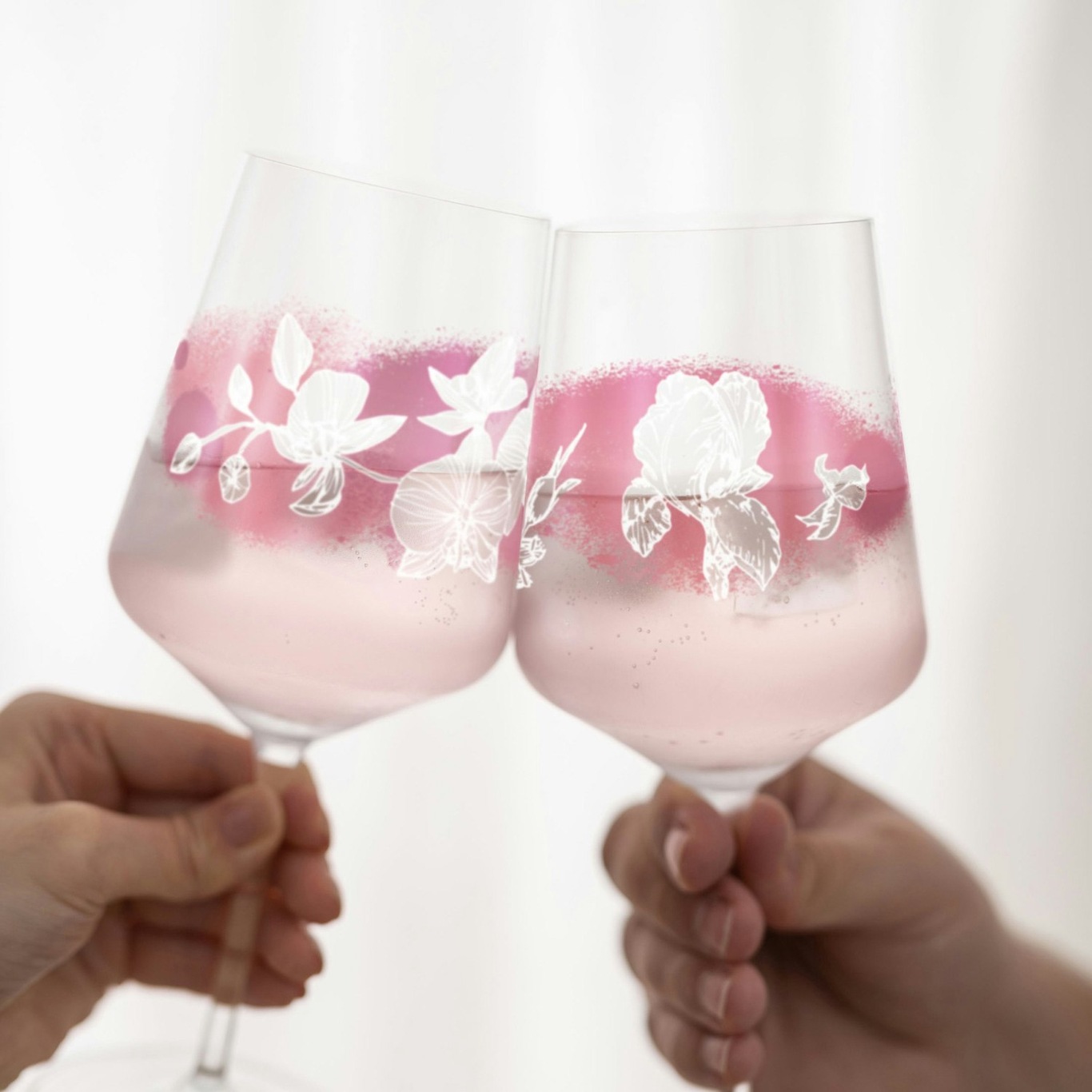 https://royaldesign.com/image/2/ritzenhoff-sommersonett-wine-glass-2-pack-no-3-0?w=800&quality=80