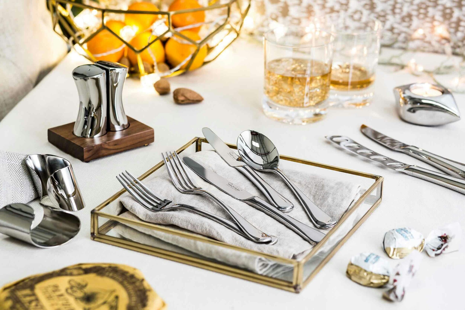 https://royaldesign.com/image/2/robert-welch-radford-cutlery-set-42-piece-4