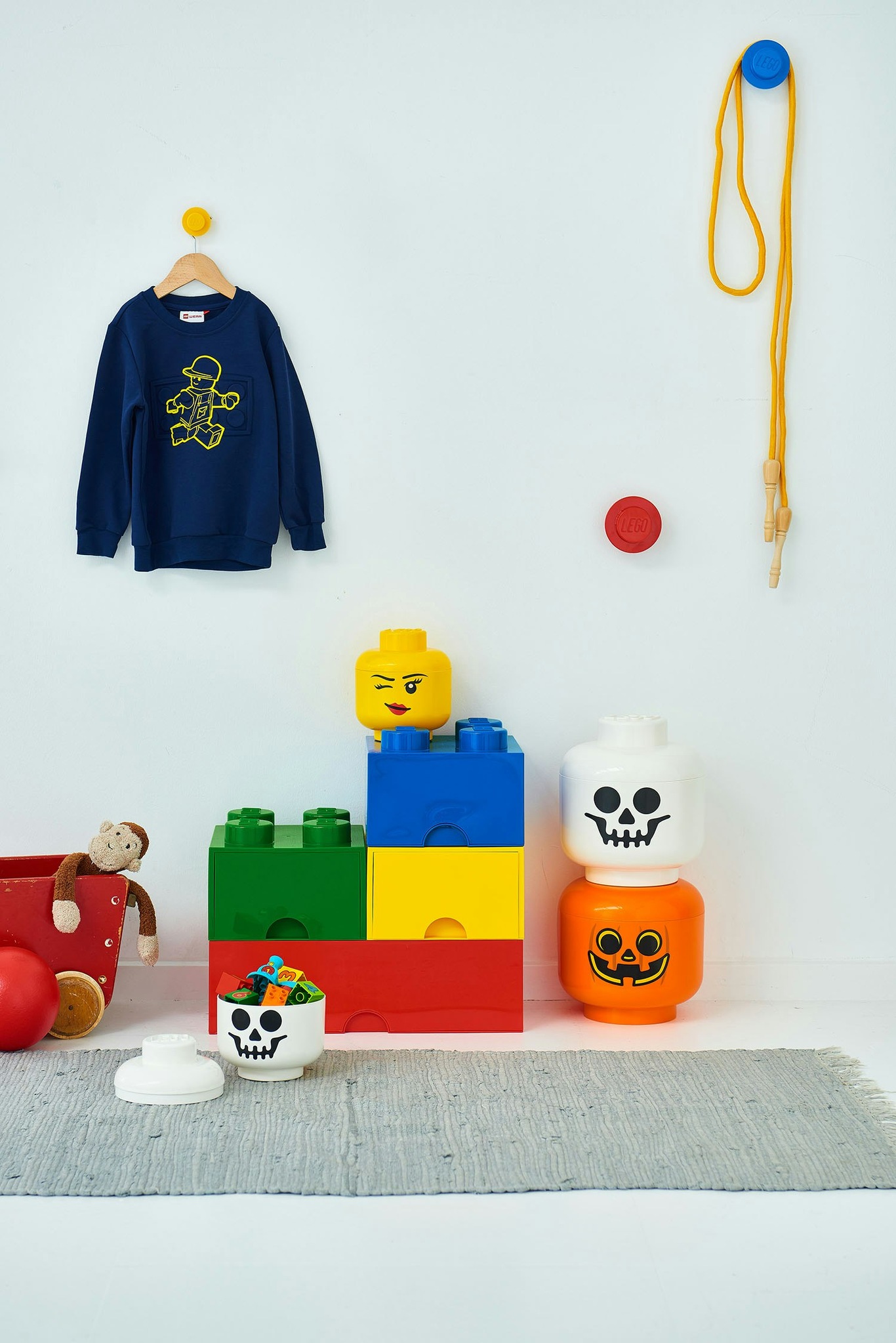https://royaldesign.com/image/2/room-copenhagen-lego-storage-head-small-skeleton-2?w=800&quality=80