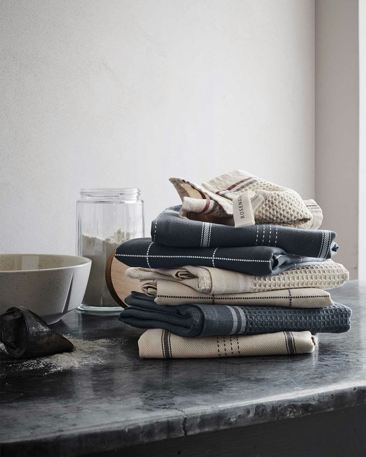 https://royaldesign.com/image/2/rosendahl-copenhagen-beta-kitchen-towel-50x70-cm-sand-9