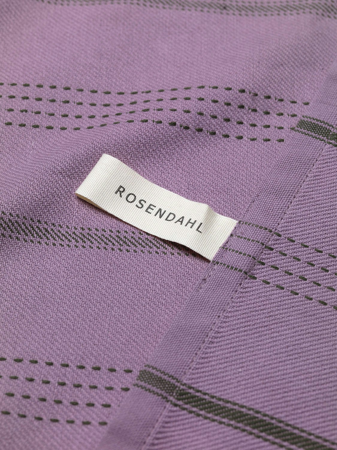 https://royaldesign.com/image/2/rosendahl-copenhagen-r-t-beta-kokshandduk-50x70-cm-lavender-4