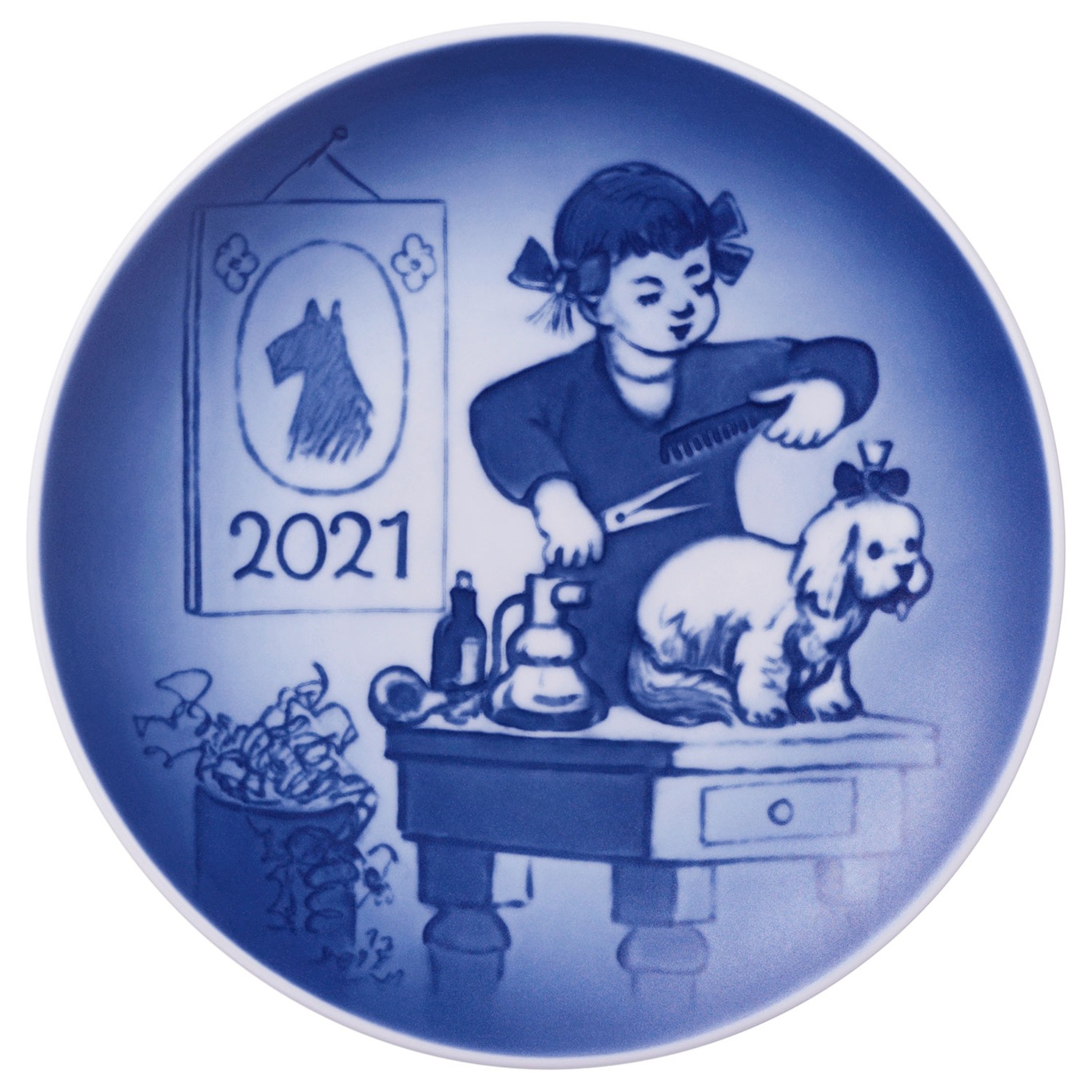 Bing & Grøndahl Child's Day Plate 2021 - The Little Dog Groomer