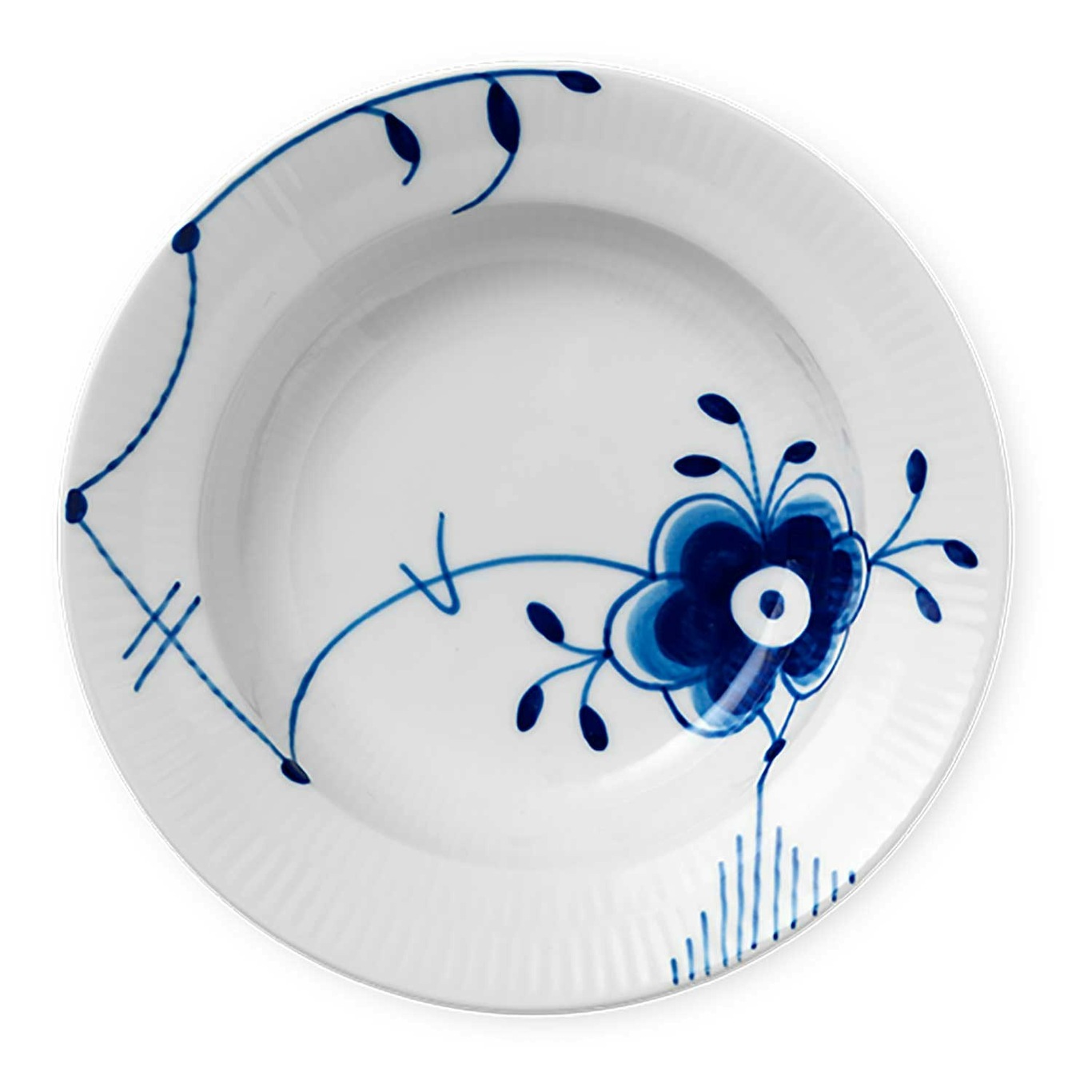 https://royaldesign.com/image/2/royal-copenhagen-blue-fluted-mega-deep-plate-3?w=800&quality=80
