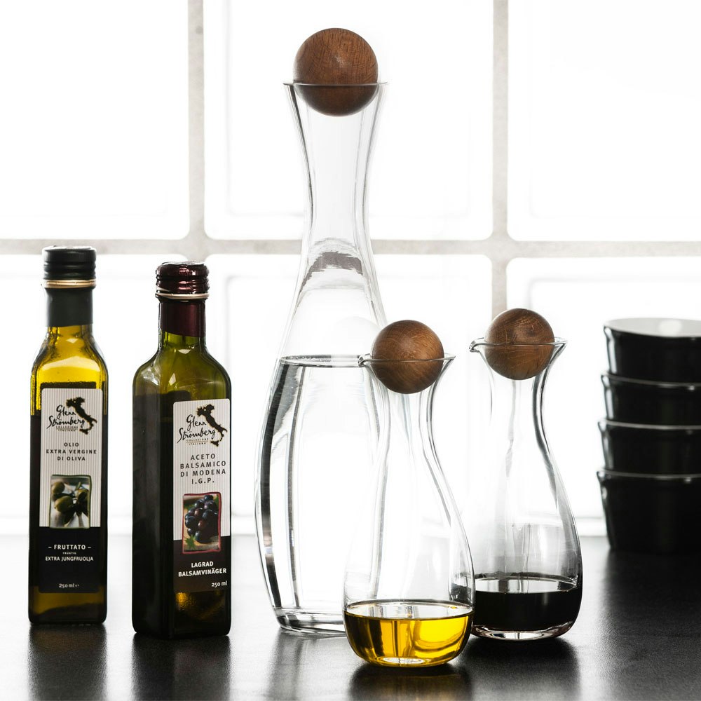 https://royaldesign.com/image/2/sagaform-oval-oak-wine-water-carafe-with-oak-stopper-1?w=800&quality=80