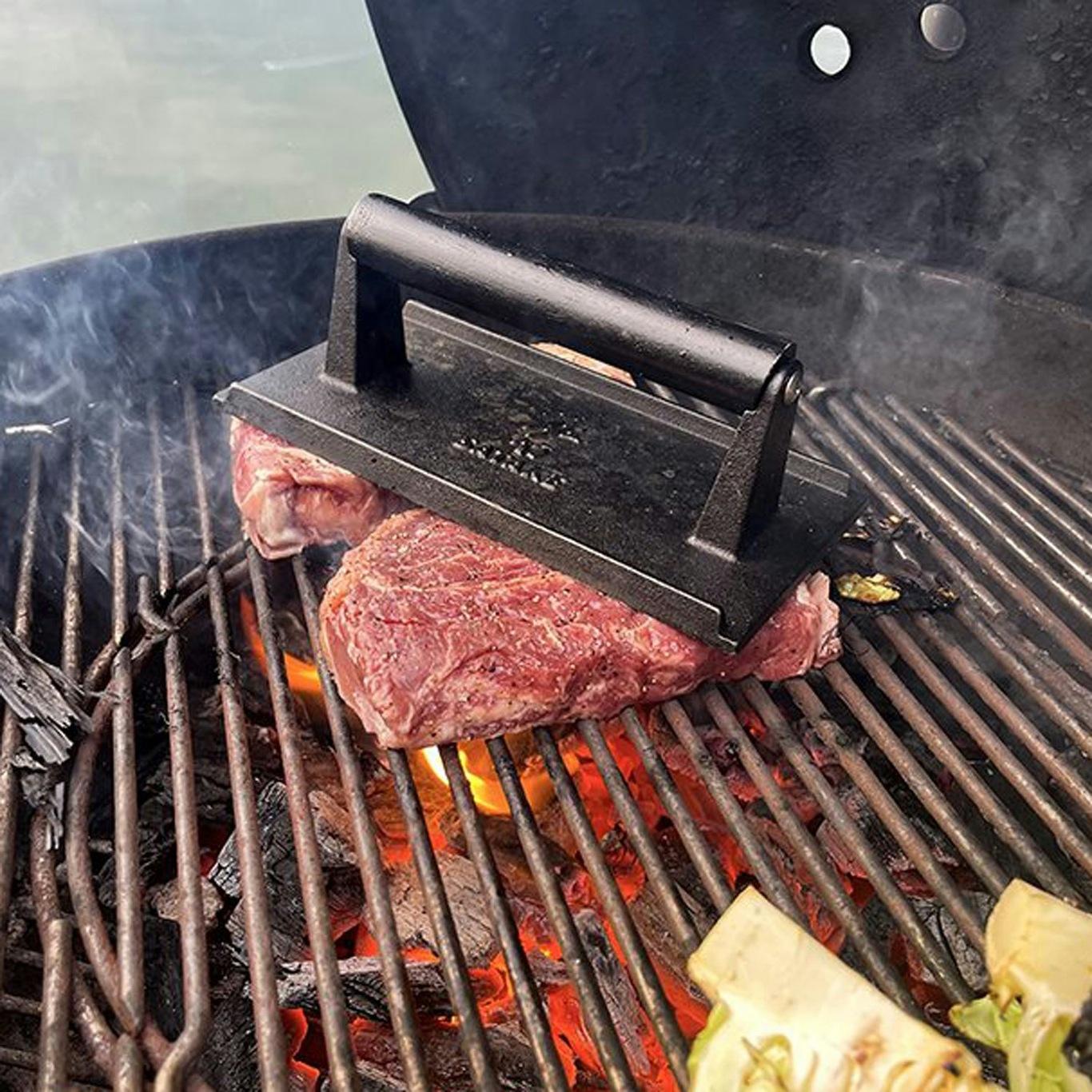Satake Smash Meat Press - Barbecue Equipment & Barbecue Accessories Cast Iron Black - S-FRS-436