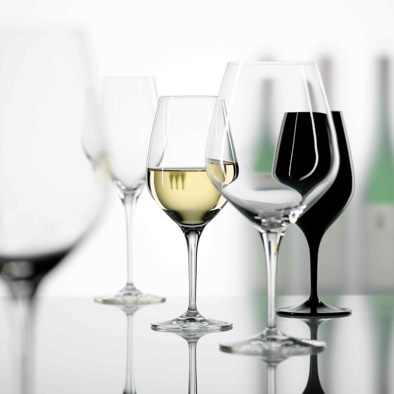 https://royaldesign.com/image/2/spiegelau-authentis-red-wine-glass-set-of-4-48-cl-2?w=800&quality=80