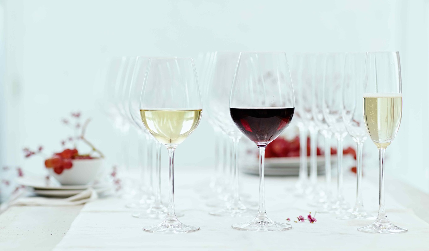 https://royaldesign.com/image/2/spiegelau-salute-red-wine-glass-set-of-4-55-cl-4?w=800&quality=80