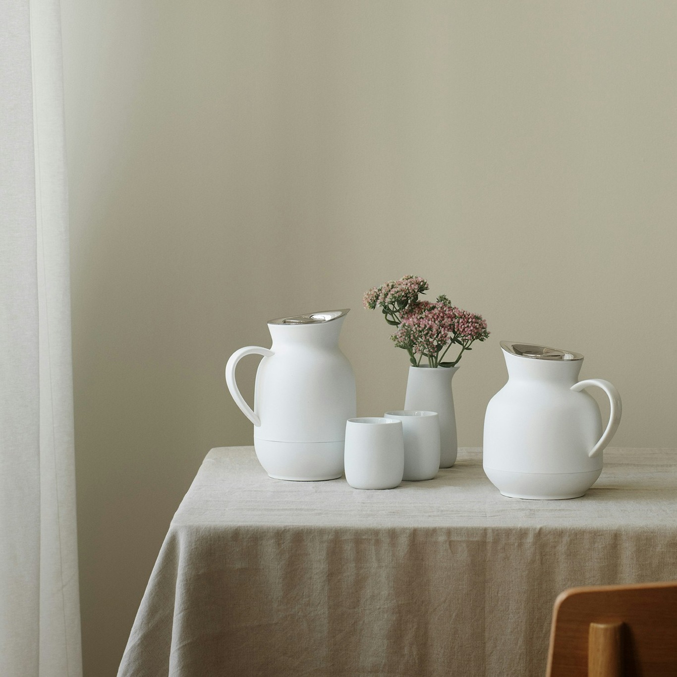 https://royaldesign.com/image/2/stelton-amphora-coffee-pot-1-l-2?w=800&quality=80