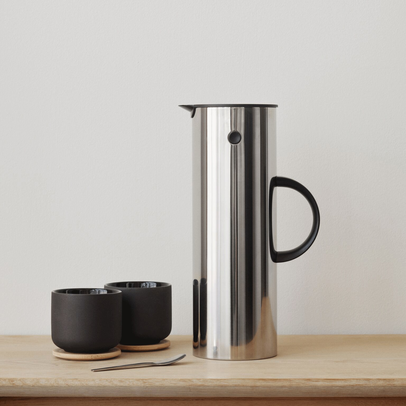 https://royaldesign.com/image/2/stelton-em77-classic-thermo-jug-steel-1l-2
