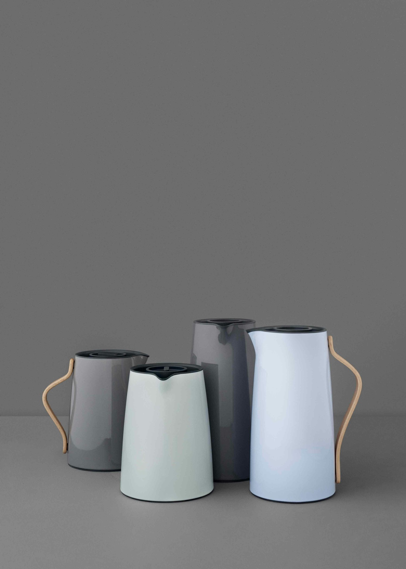 https://royaldesign.com/image/2/stelton-emma-coffee-vacuum-jug-12-l-2?w=800&quality=80