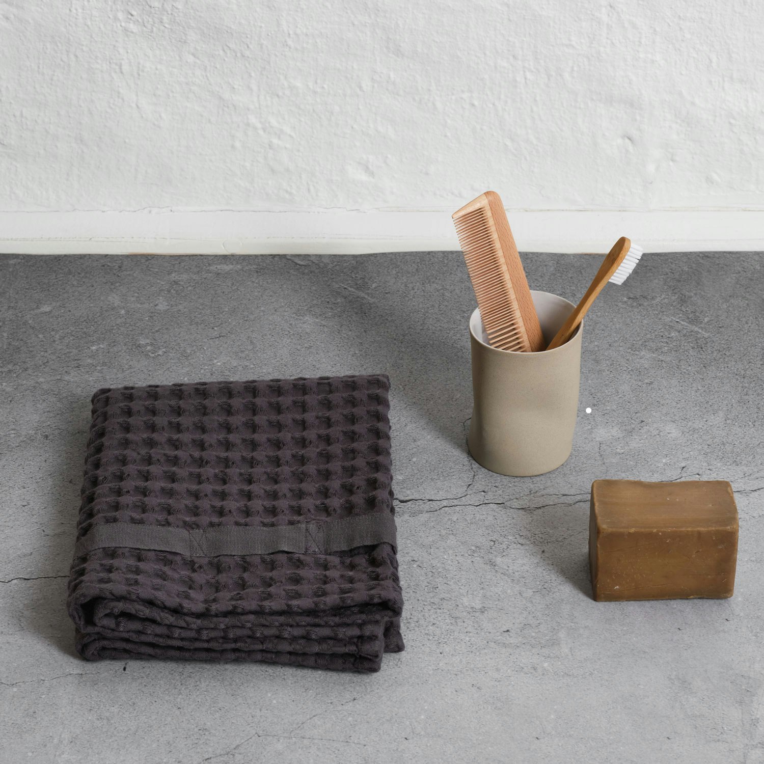 Big Waffle Washcloth, Dark Grey - The Organic Company @ RoyalDesign