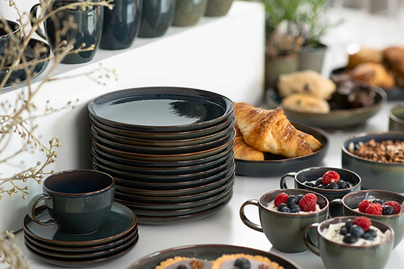 https://royaldesign.com/image/2/villeroy-boch-crafted-denim-breakfast-set-6pcs-4?w=800&quality=80