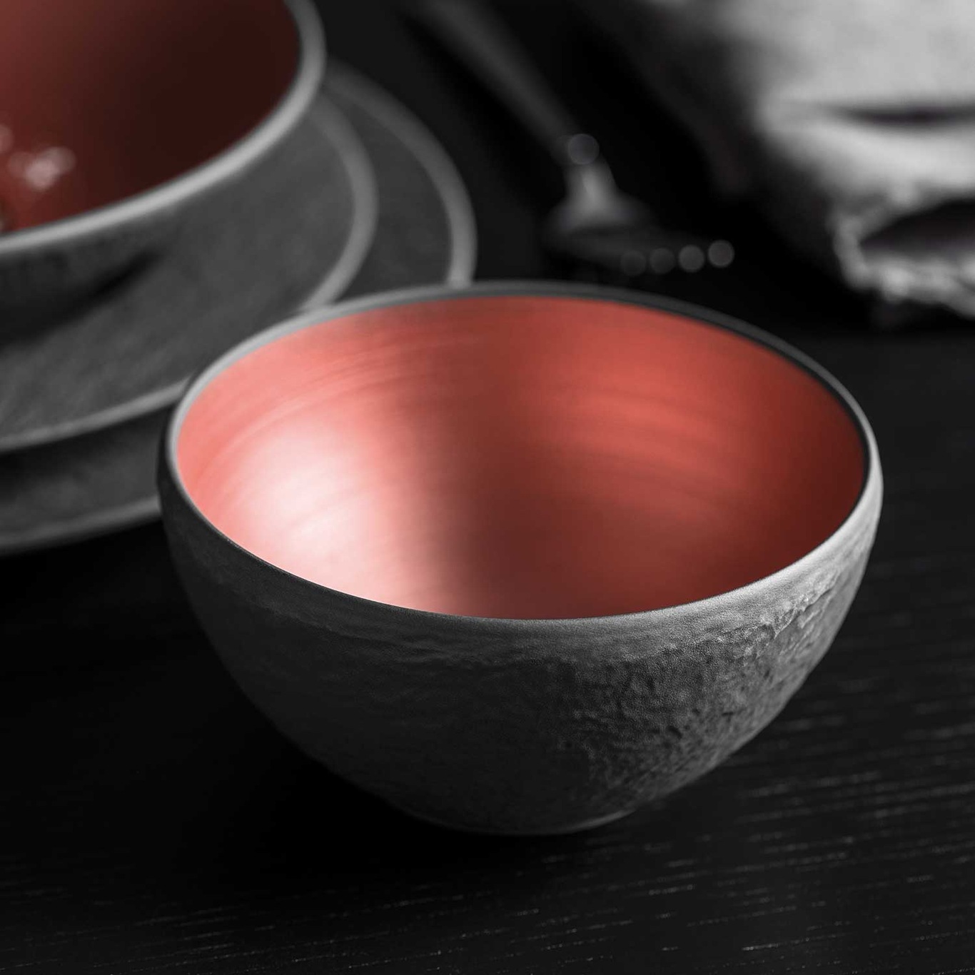 https://royaldesign.com/image/2/villeroy-boch-manufacture-rock-glow-bowl-14-cm-2?w=800&quality=80