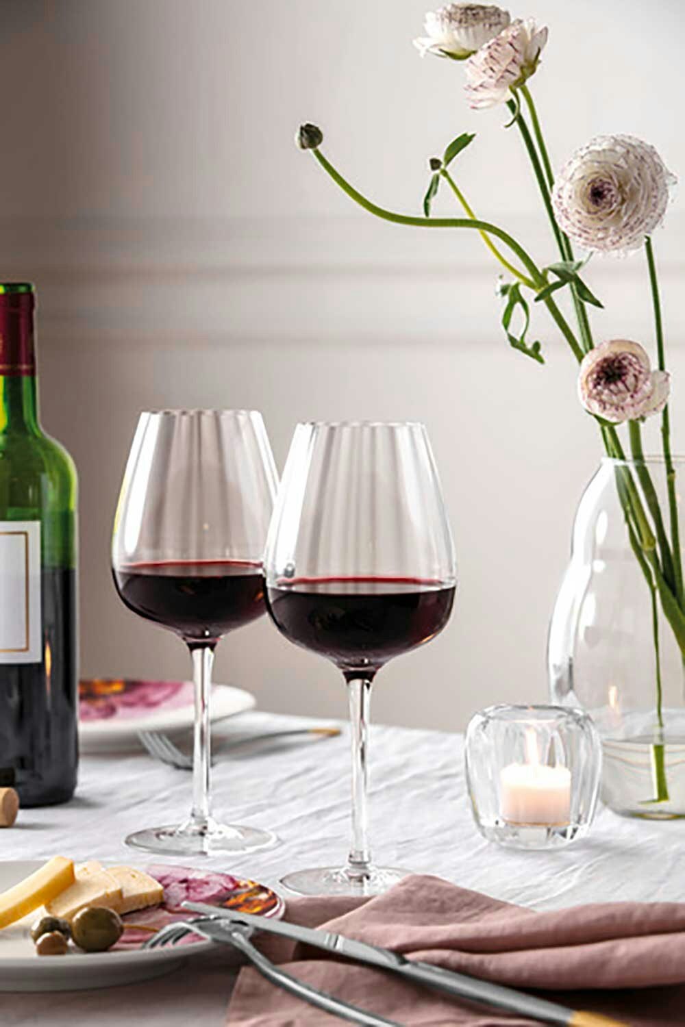 https://royaldesign.com/image/2/villeroy-boch-rose-garden-red-wine-goblet-set-4-pcs-2